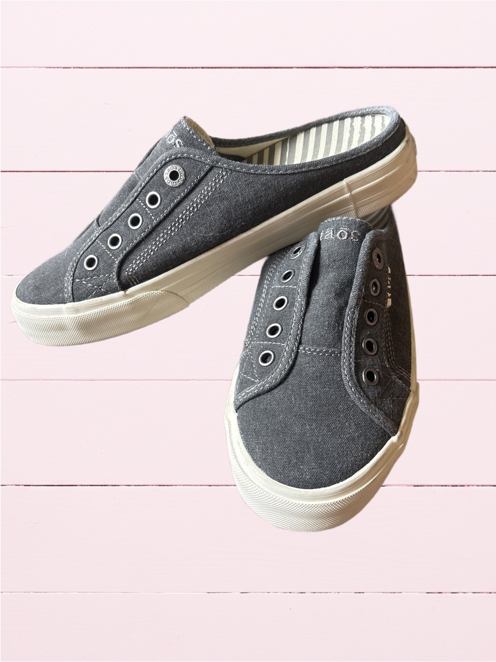 Taos Women’s Size 8.5 Slip-On Canvas Sneakers in Charcoal - Picture 2 of 6